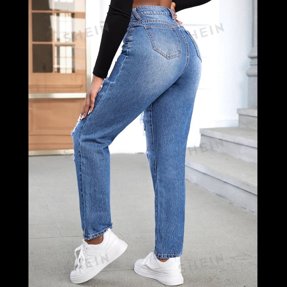 SHEIN Cut Out Ripped Jeans - Picture 3 of 5
